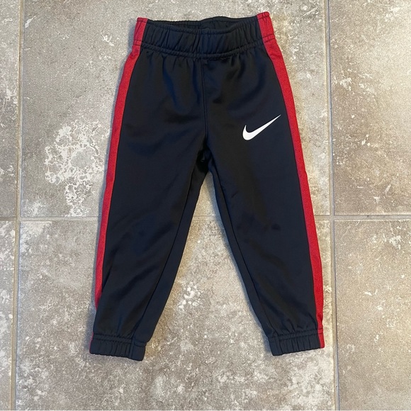 Boy’s Nike Set - Picture 2 of 4